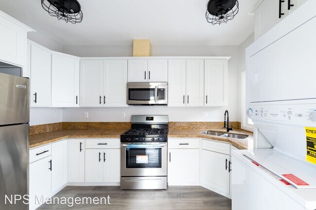 Building Photo - 1 br, 1 bath Apartment - 2209 East 6th St ...