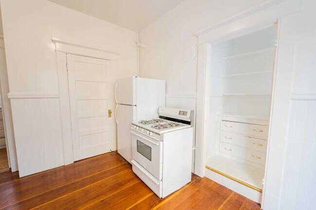 Building Photo - 3 bedroom in San Francisco CA 94109