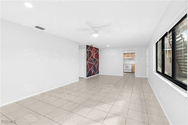Foto del edificio - 2935 SE 15th Pl