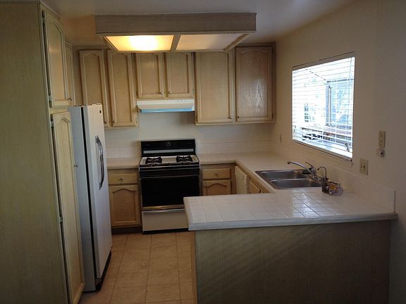 Foto del edificio - 12838 Sycamore Village Dr