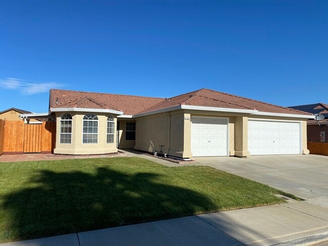 Building Photo - Beautiful Santa Nella Rental