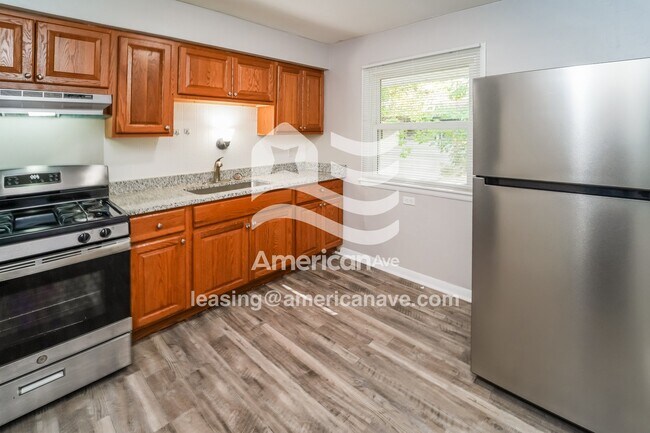 Foto del edificio - 5676#5678 North 61st Street, 53218; #1323339 - 1323339