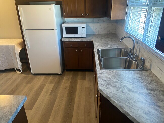 Kitchen 1 - 229 W Caracas Ave