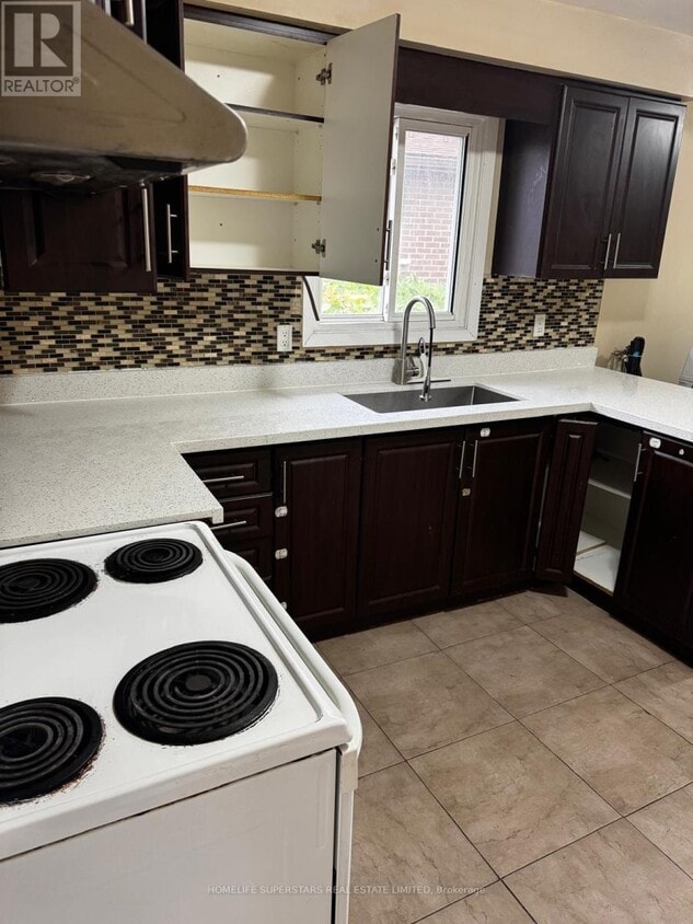 Photo principale - 379 Archdekin Dr