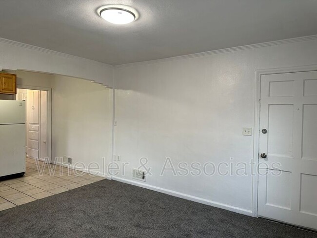 Building Photo - 2564 Porter Ave