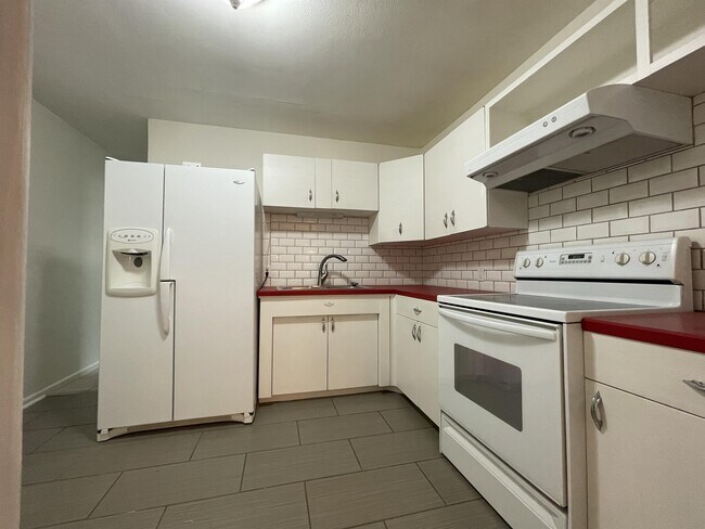 Building Photo - 3713 Noble Dr