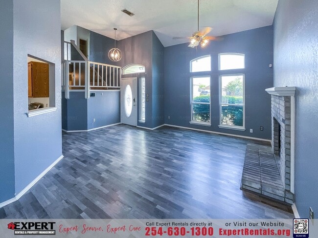 Building Photo - Charming Two-Story Home with Spacious Livi...