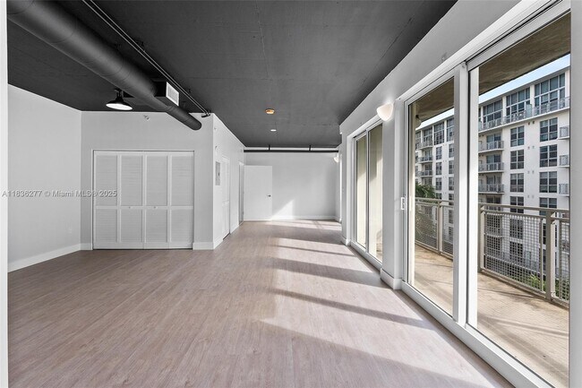 Foto del edificio - 455 NE 25th St