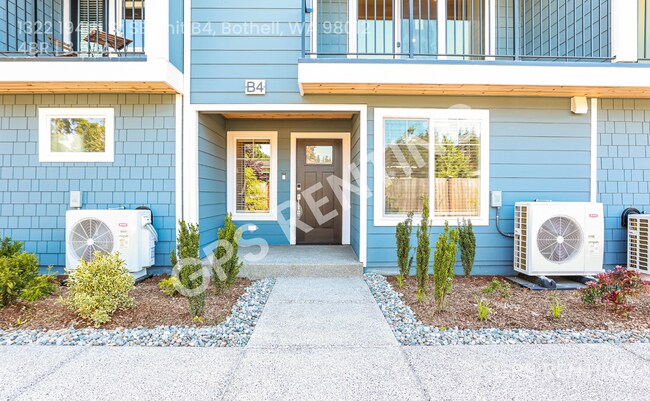 Building Photo - 1322 194th St SE