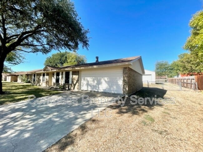 Building Photo - 120 York Dr