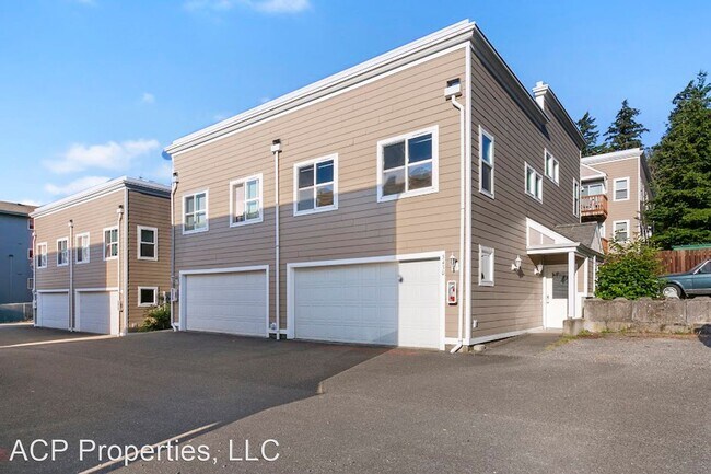 Building Photo - 4 br, 2 bath House - 3436 Abbott St