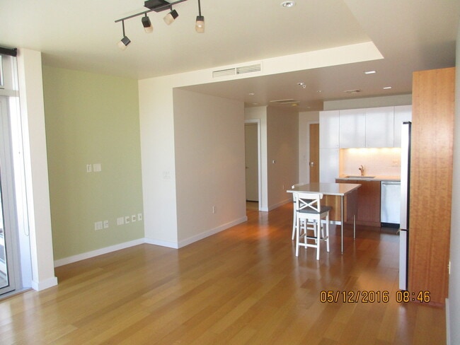 Building Photo - 3570 S River Pkwy