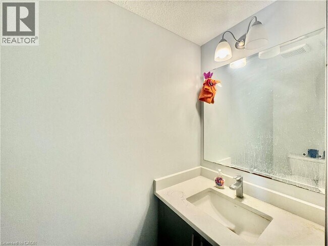 Photo du bâtiment - 5 Sparrow Ave