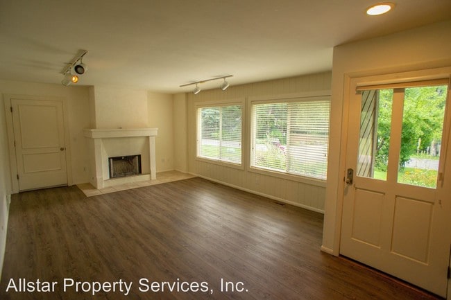 Building Photo - 3 br, 2 bath House - 229 Meadows Loop