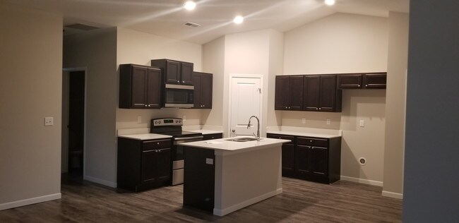 Building Photo - 1621 East Horstmann Court