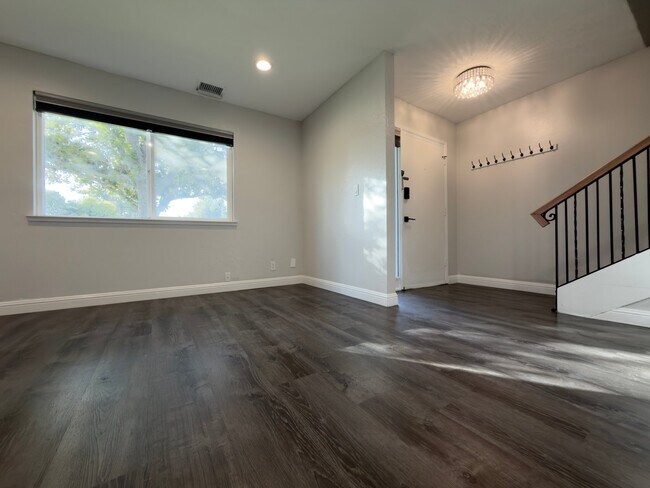 Foto del edificio - 1430 Newhall Pkwy