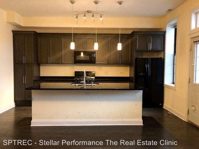 Building Photo - 2009 S Laflin St