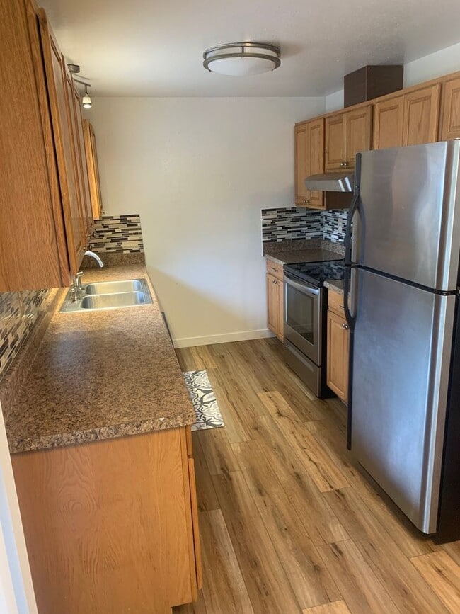 Building Photo - Tidy Gresham Ranch Style Home