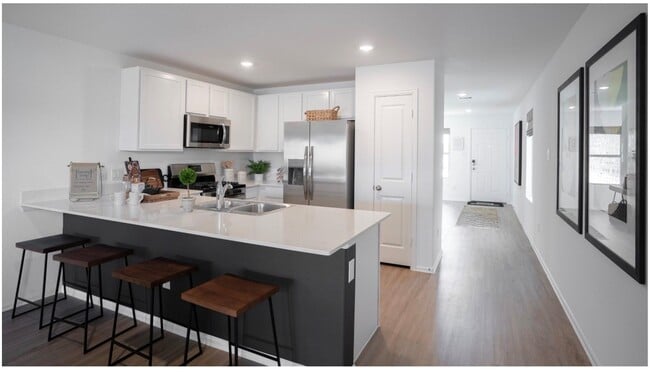 Building Photo - 12039 Rockview Dr