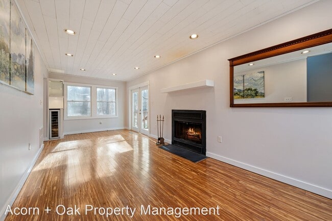 Building Photo - 3 br, 1.5 bath House - 49A Poplar Street