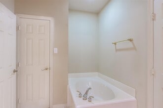 Building Photo - 10735 Norchester Village Dr
