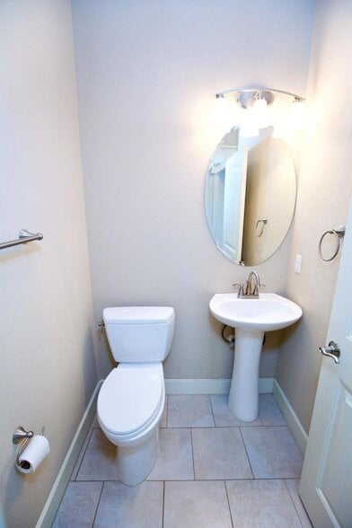 Building Photo - 1800 Richcreek Rd