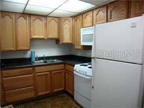 Foto del edificio - 801 Russell Ln