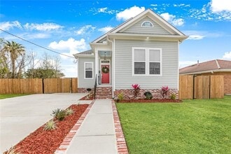 Building Photo - 2201 Esteban St