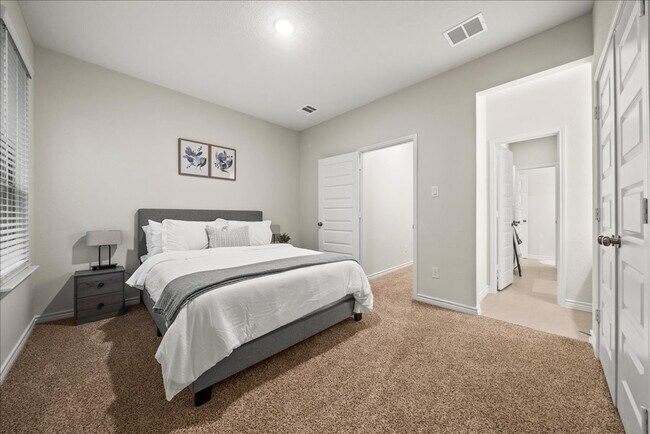 Foto del edificio - 3208 Long Rope Ln