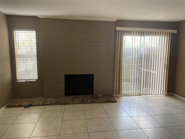 Foto del edificio - 9101 Country Creek St