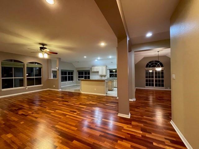 Foto del edificio - 705 Greymoor Pl