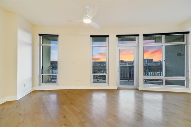 Building Photo - 603 Davis St