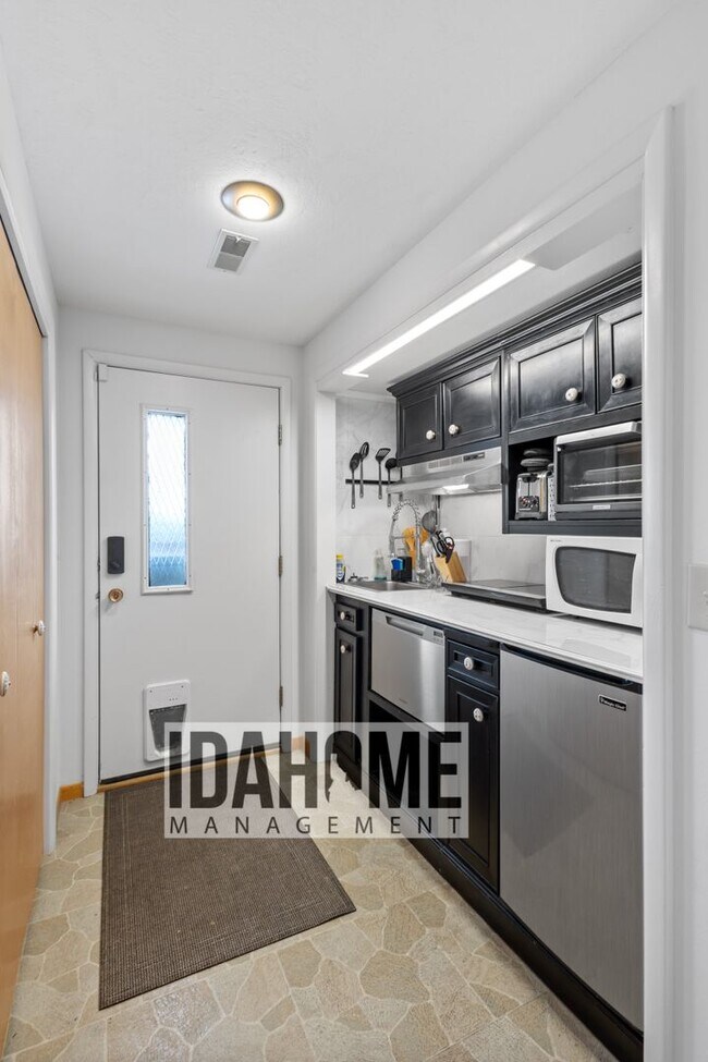 Building Photo - 1045 Sagewood Pl