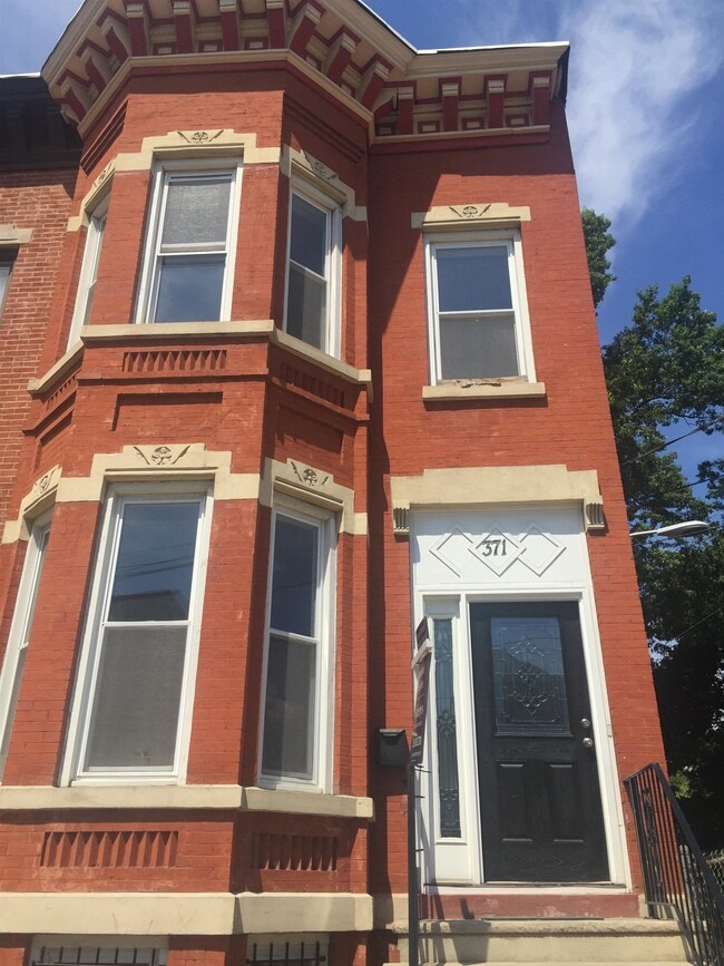 Building Photo - 371 Bergen Ave