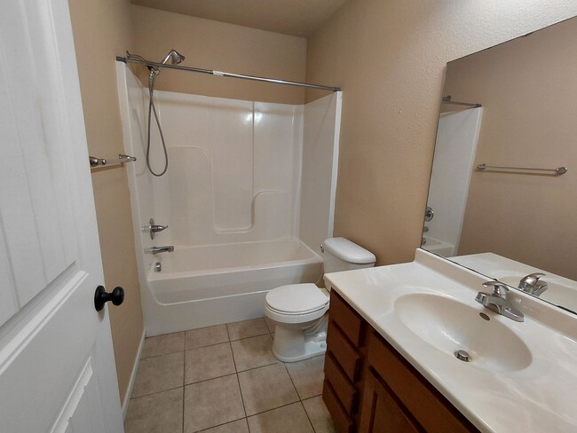 Building Photo - Duplex close to post!