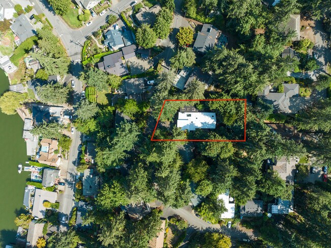 Foto del edificio - 570 Middlecrest Rd