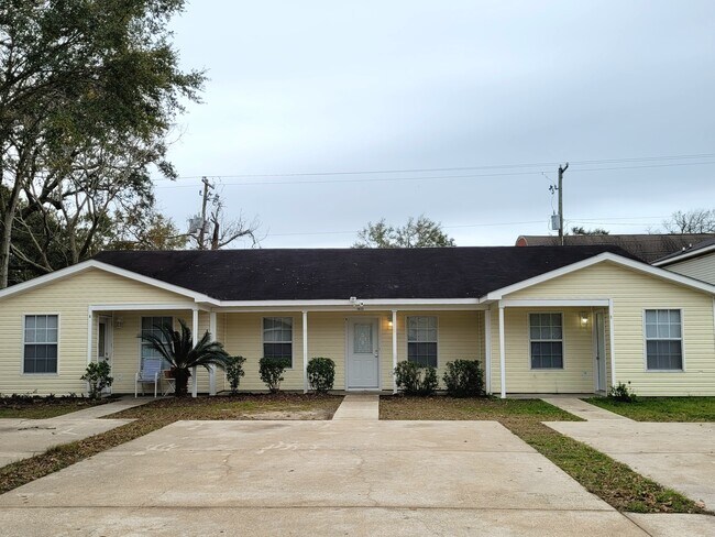 Building Photo - 3633 Southward Dr