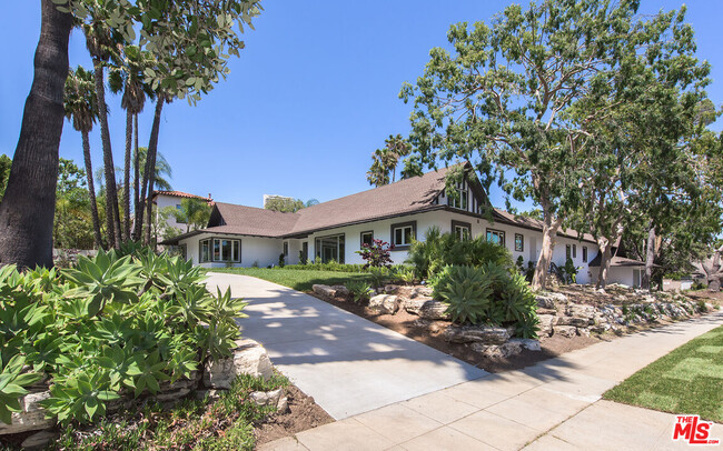 Building Photo - 700 N Arden Dr