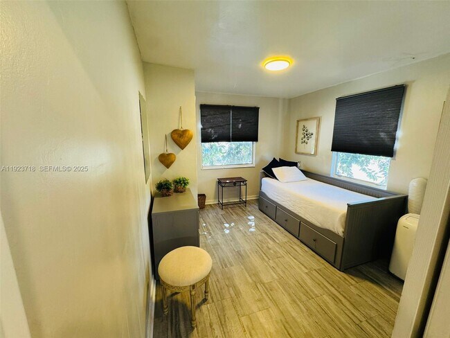 Foto del edificio - 2205 Roosevelt St