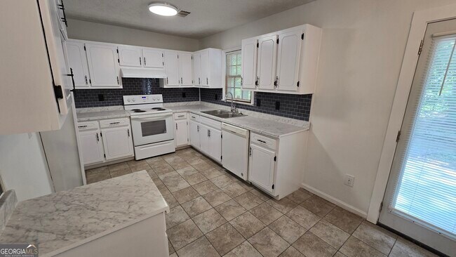 Foto del edificio - 4610 Hamlet Walk SE