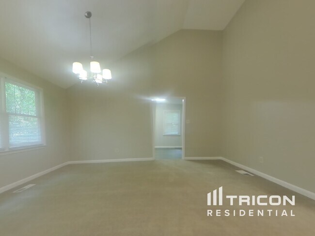 Foto del edificio - 1221 Lakeview Pkwy