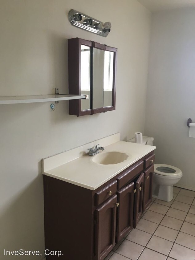 Building Photo - 1541 College View Dr
