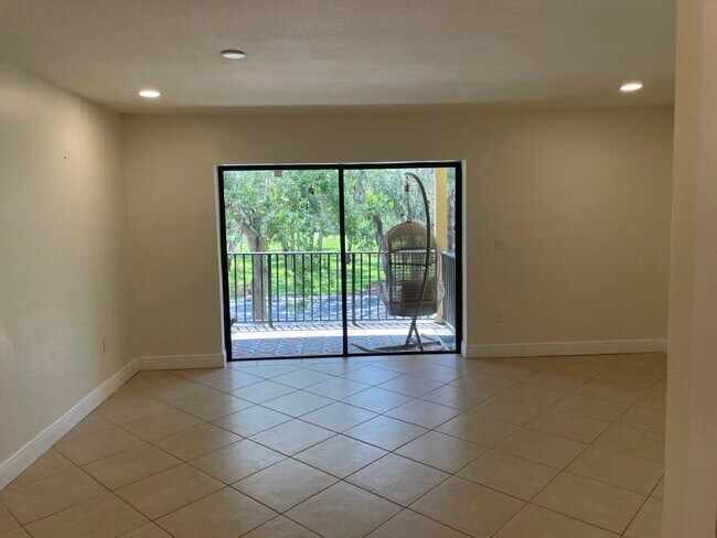 Foto del edificio - 441 N Harbor City Blvd