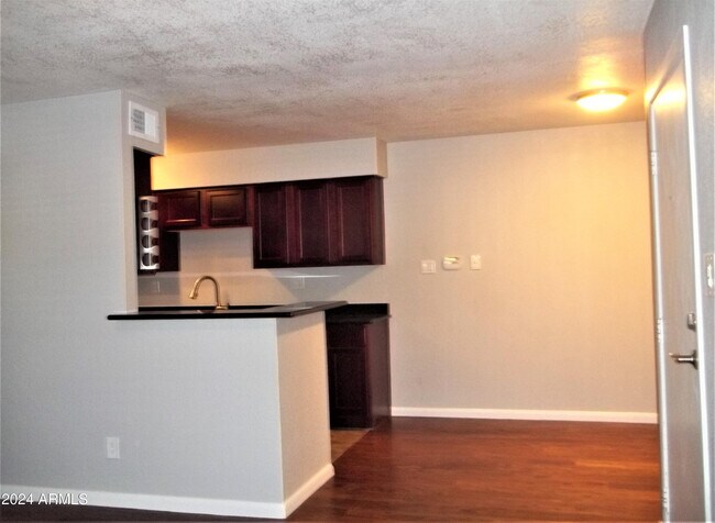 Foto del edificio - 5995 N 78th St