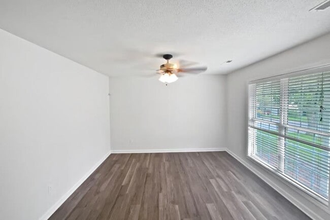 Foto del edificio - 6810 Ironwood Cir