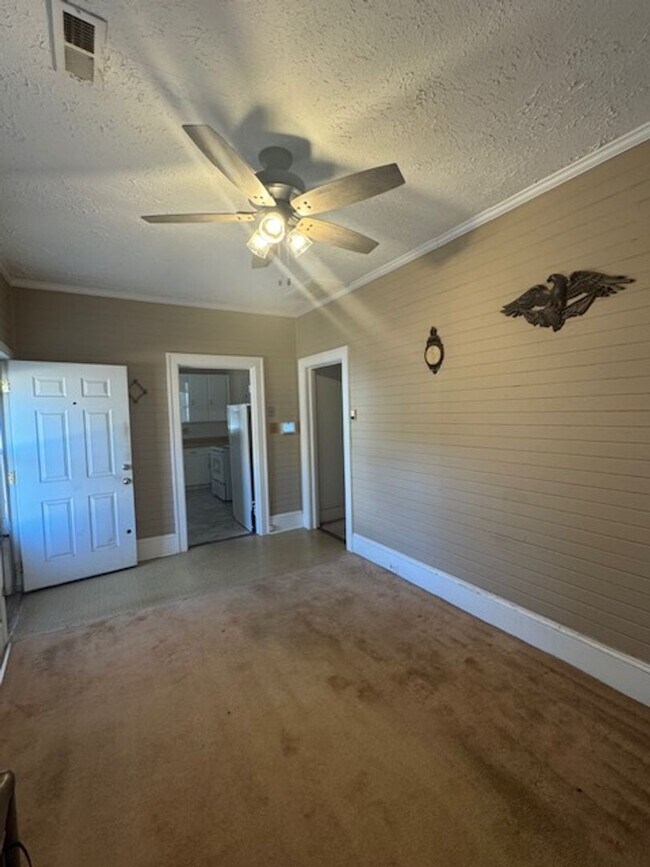 Foto del edificio - 911 E 4th St