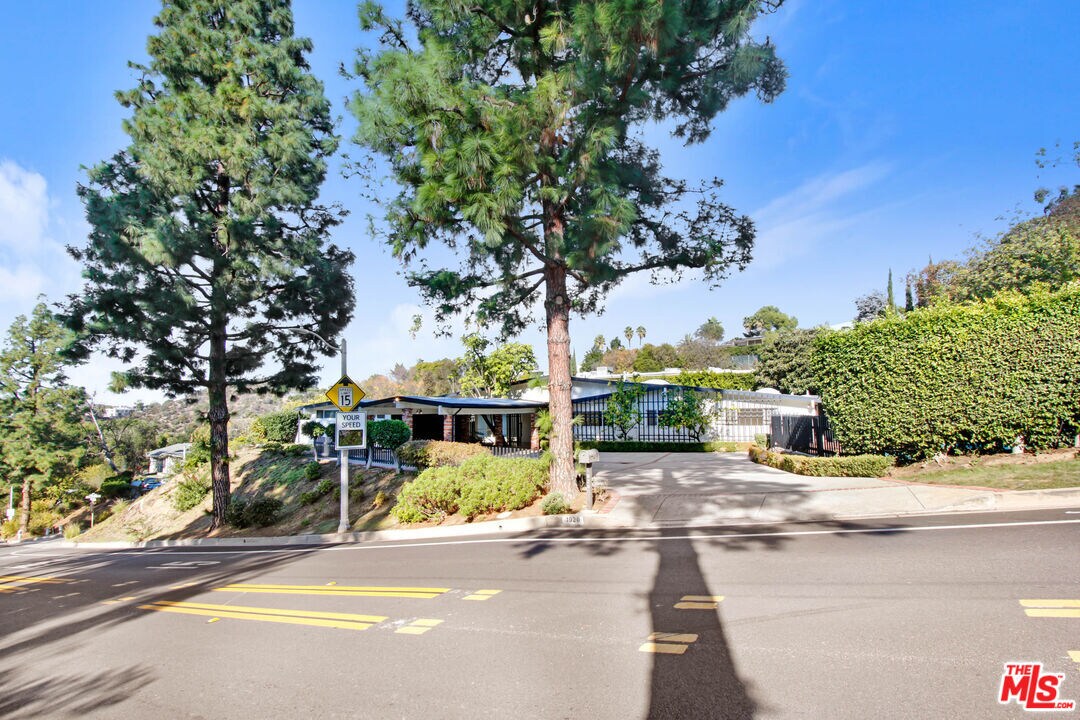Primary Photo - 1920 Loma Vista Dr