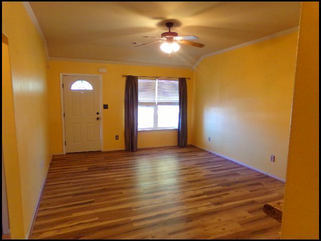 Foto del edificio - 909 Yarrow Dr