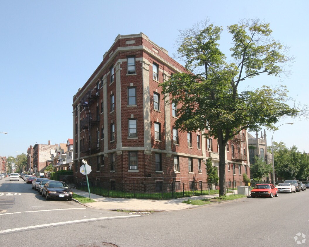 Building Photo - 2205 Foster Ave
