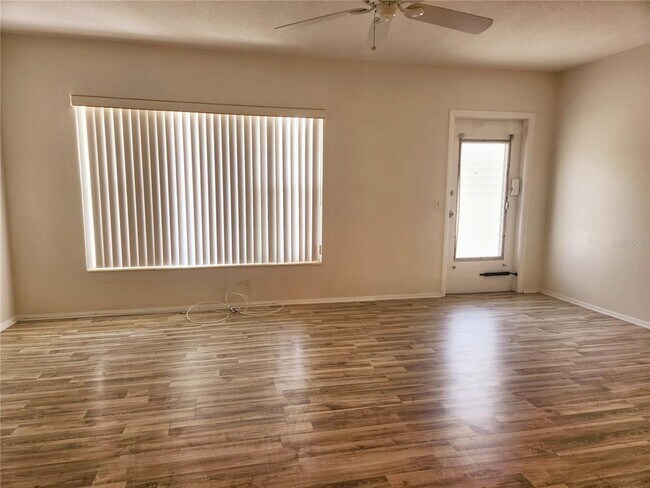 Building Photo - 2459 Columbia Dr